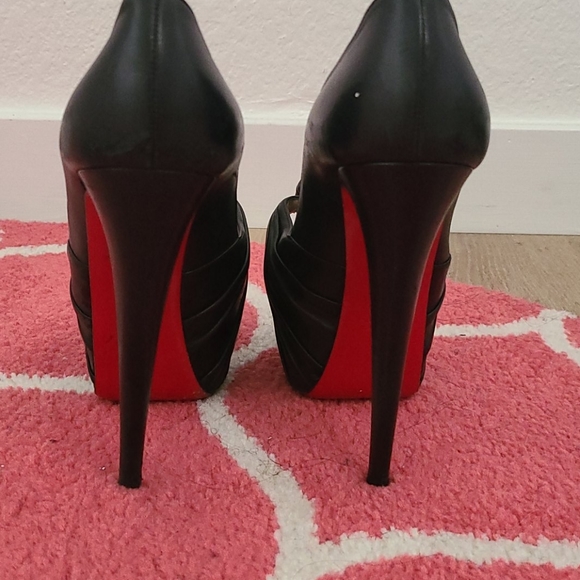 Christian Louboutin platform heels - Picture 2 of 4